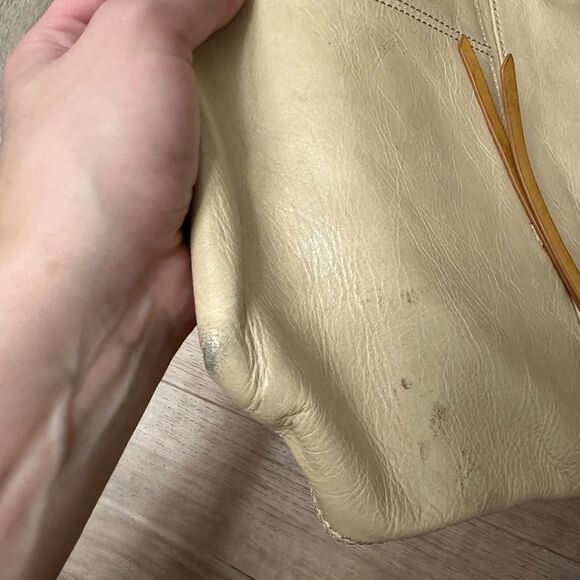 Hobo Beige Leather Shoulder Tote Bag - Picture 3 of 6